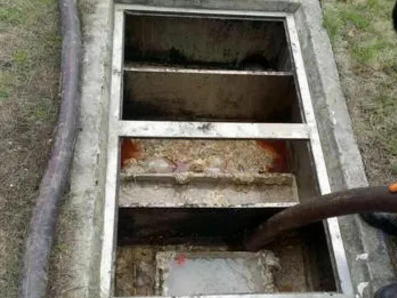 九湖镇隔油池清理