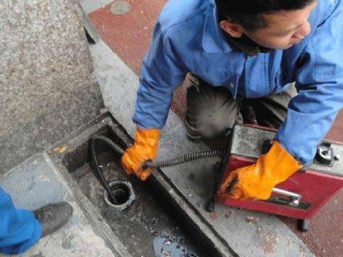 九湖镇疏通下水道