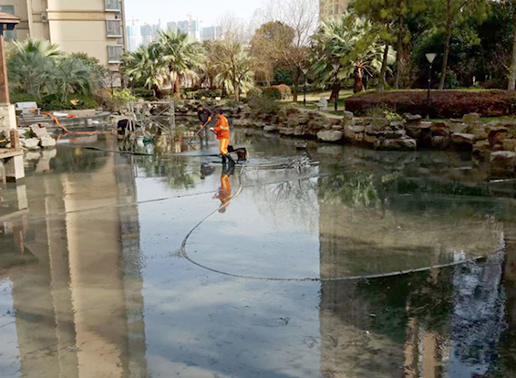 九湖镇景观池淤泥清理
