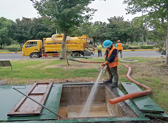 九湖镇化油池清理